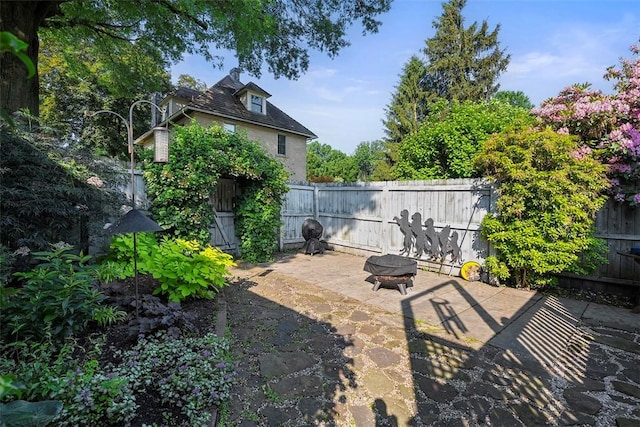 820 Mcdonald St, Sewickley, PA 15143 - fenced backyard with a fire pit and a patio