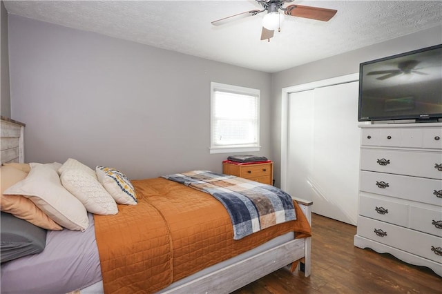 bedroom featuring a closet, ceiling fan, a textured ceiling, and wood finished floors