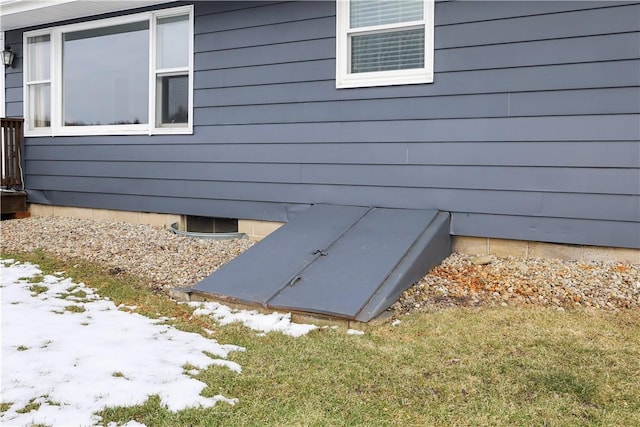 exterior details featuring a bulkhead entry