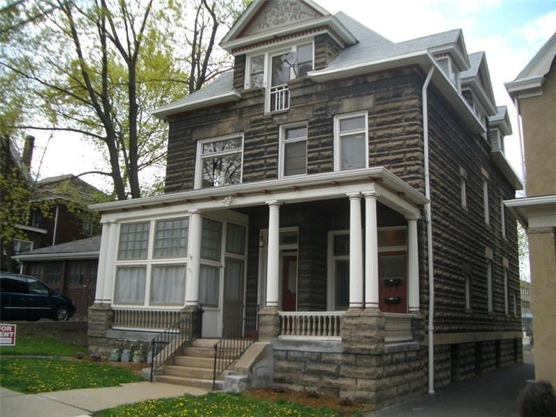view of front of property with covered porch