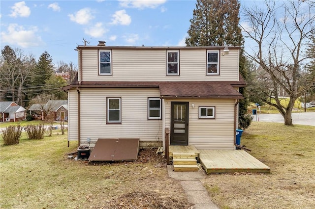 rear view of house featuring a lawn