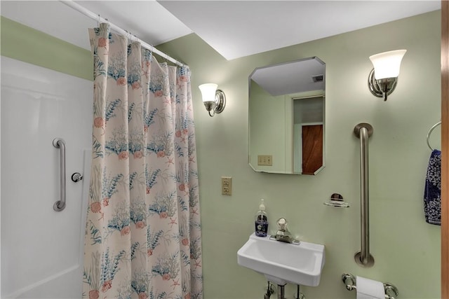 full bath with a sink and a shower with curtain