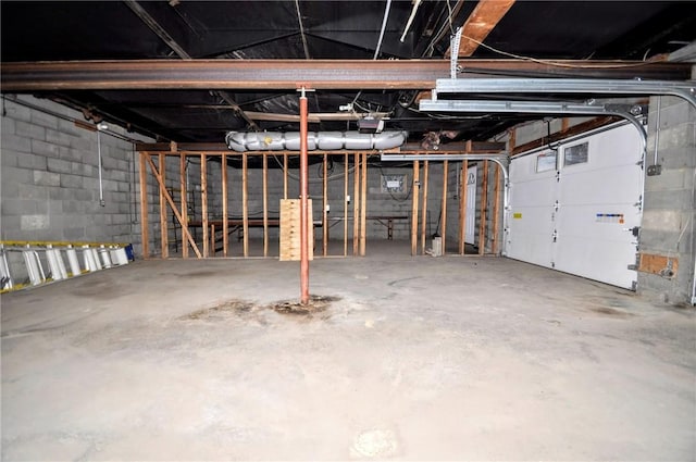 garage featuring concrete block wall