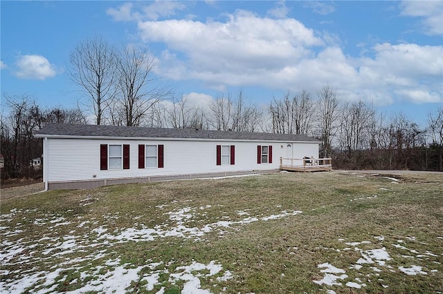 manufactured / mobile home with a wooden deck