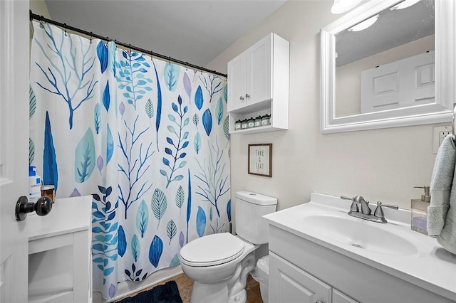 bathroom with toilet, a shower with shower curtain, and vanity