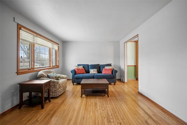 living area featuring light wood-type flooring and baseboards