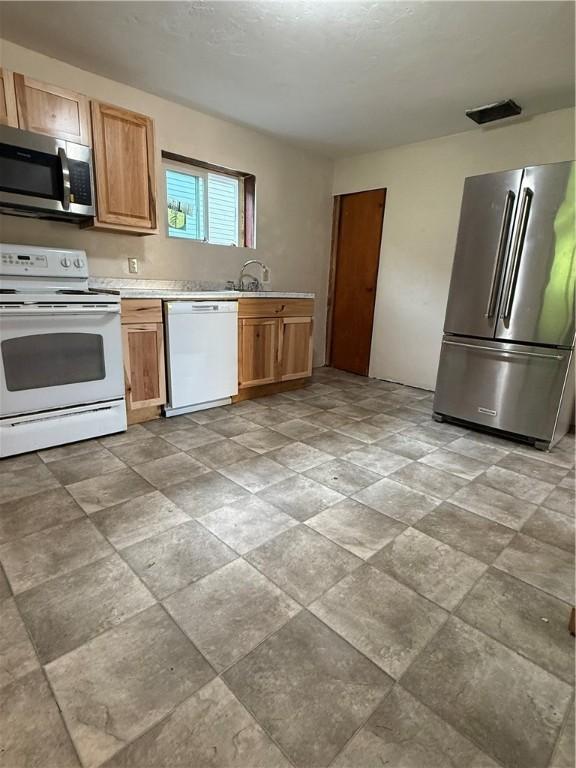 104 Coe Ave, Green/Commdre/Prchse, PA 15728 - photo 5