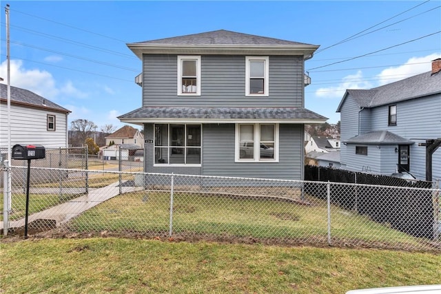 view of front of property featuring fence private yard, a shingled roof, and a front yard