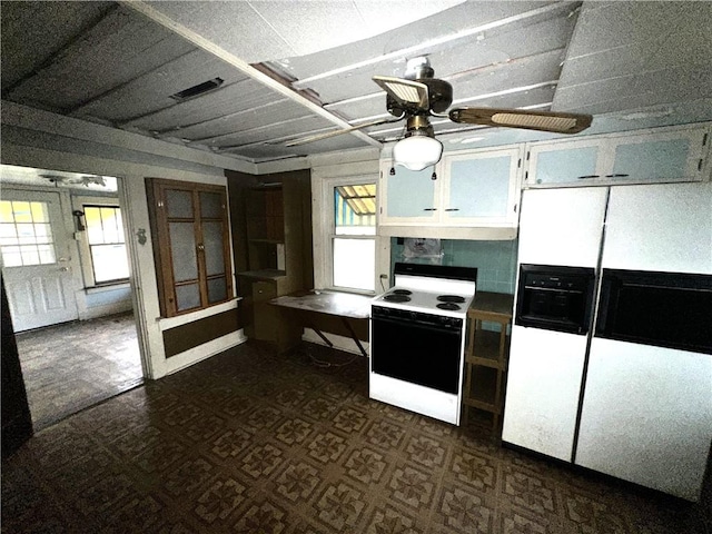 kitchen with under cabinet range hood, range with electric cooktop, visible vents, a ceiling fan, and white fridge with ice dispenser