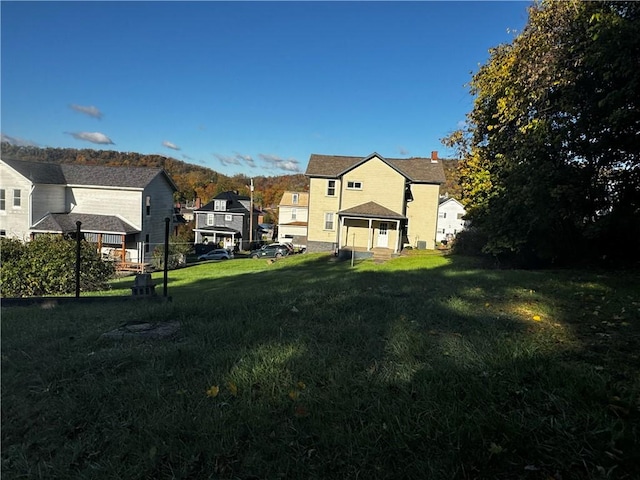 view of yard featuring a residential view