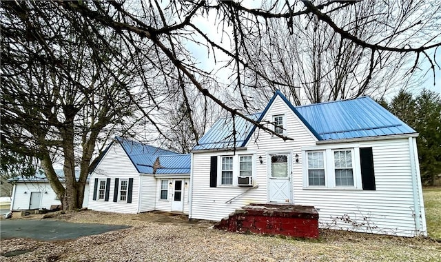 view of front facade with metal roof