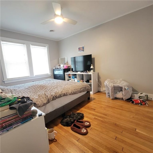 bedroom featuring light wood-type flooring and a ceiling fan