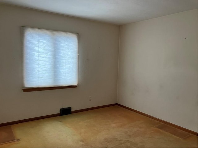 225 Country Club Rd, Penn Twp But, PA 16002 - unfurnished room featuring light colored carpet and baseboards