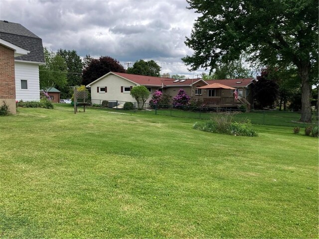 225 Country Club Rd, Penn Twp But, PA 16002 - view of yard