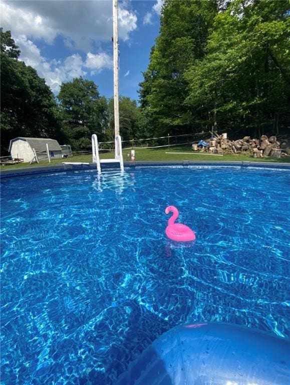 view of swimming pool