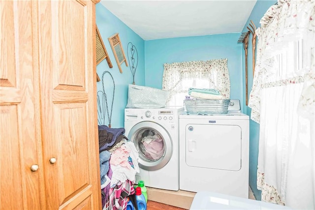 washroom featuring laundry area and independent washer and dryer