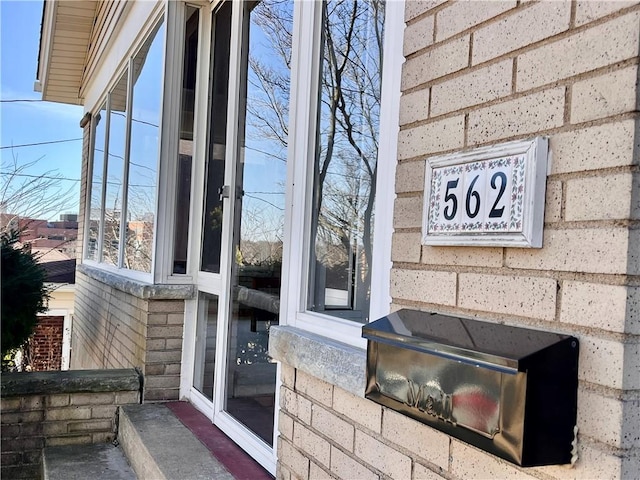 562 5th St, City Of But Ne, PA 16001 - exterior view
