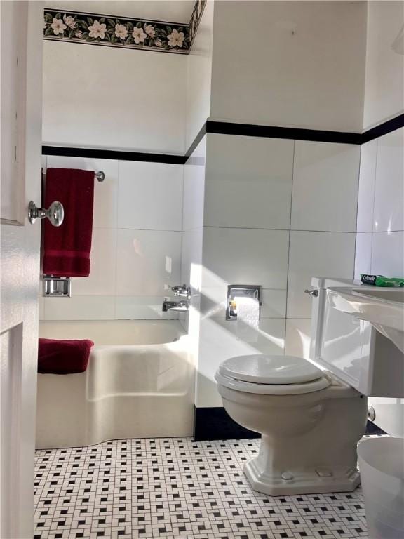 562 5th St, City Of But Ne, PA 16001 - full bath with tile walls and a tub to relax in