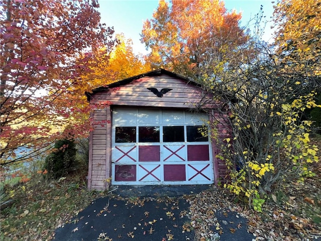 view of outbuilding featuring driveway and an outdoor structure