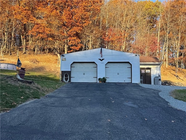 view of detached garage