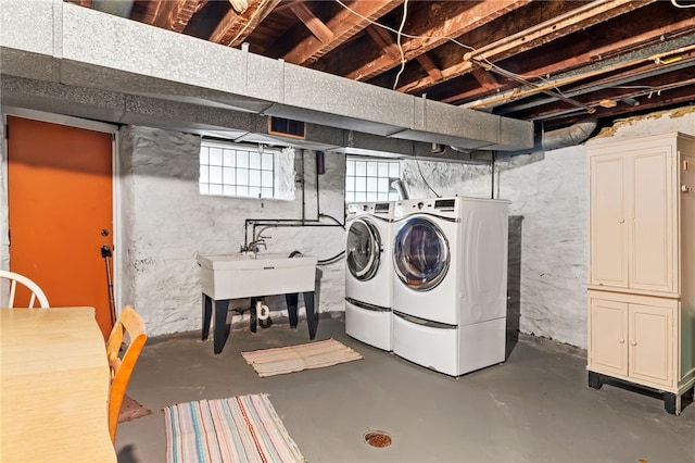 basement featuring washer and clothes dryer