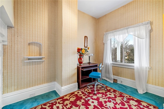 living area featuring baseboards, carpet, and wallpapered walls