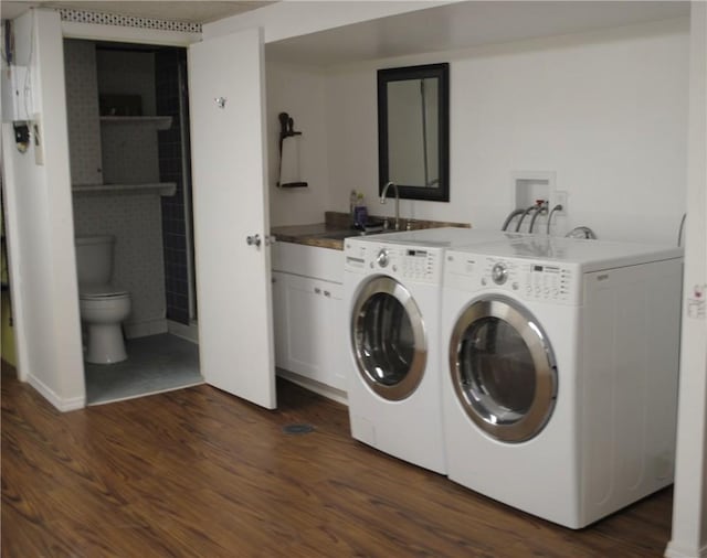 laundry room featuring a sink, laundry area, dark wood-style flooring, and washer and clothes dryer