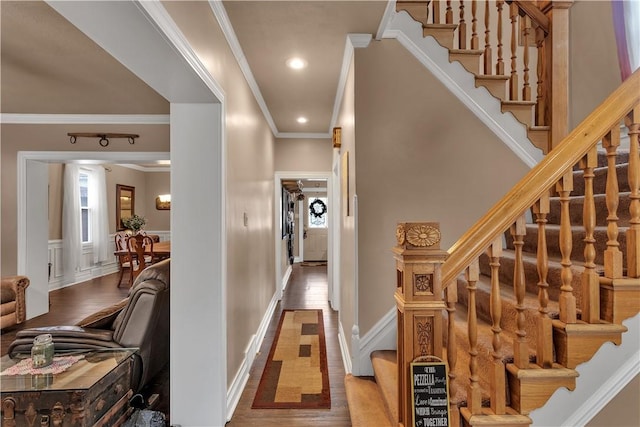 interior space with recessed lighting, wood finished floors, baseboards, ornamental molding, and wainscoting