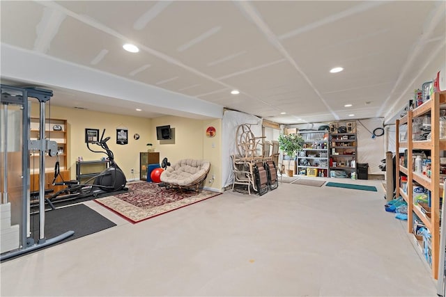 exercise room featuring recessed lighting