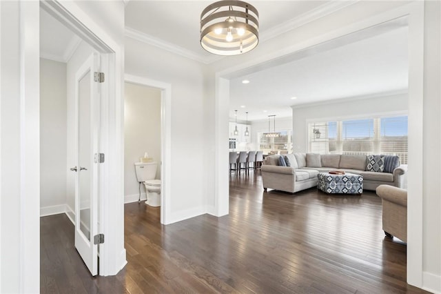 living room with baseboards, dark wood-type flooring, crown molding, a chandelier, and recessed lighting