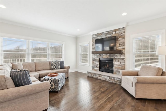 living room with recessed lighting, a fireplace, baseboards, ornamental molding, and dark wood-style floors