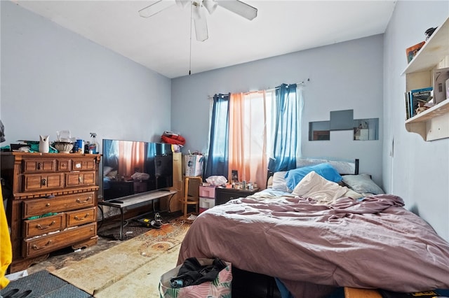 bedroom with ceiling fan