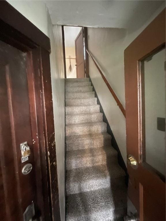 7807 Union Ave, Swissvale, PA 15218 - view of staircase