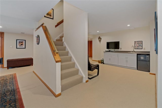 staircase featuring carpet, baseboards, indoor wet bar, and recessed lighting