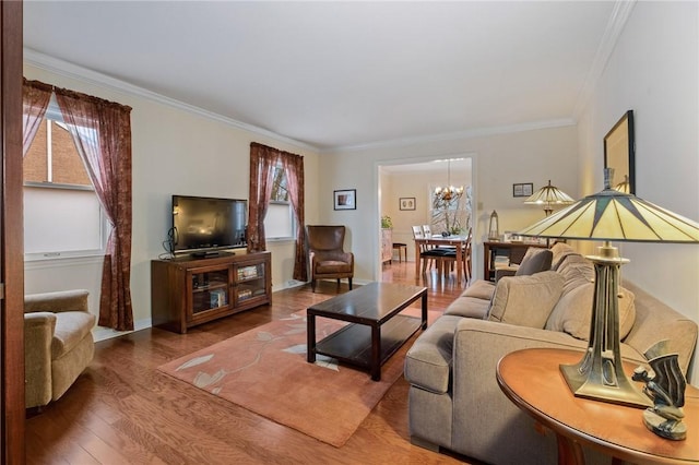 living room featuring a healthy amount of sunlight, crown molding, and wood finished floors