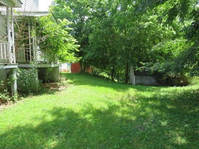 8 Ziskind Rd, East Bethlehem, PA 15333 - view of grassy yard
