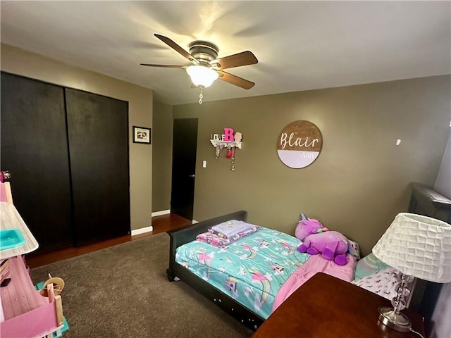 bedroom with baseboards and a ceiling fan