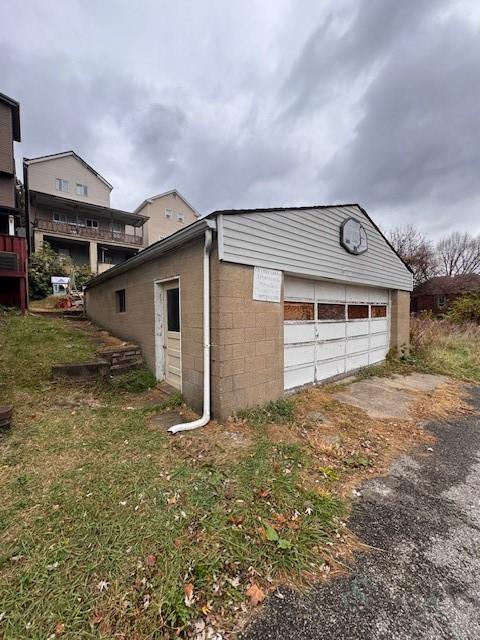 view of detached garage