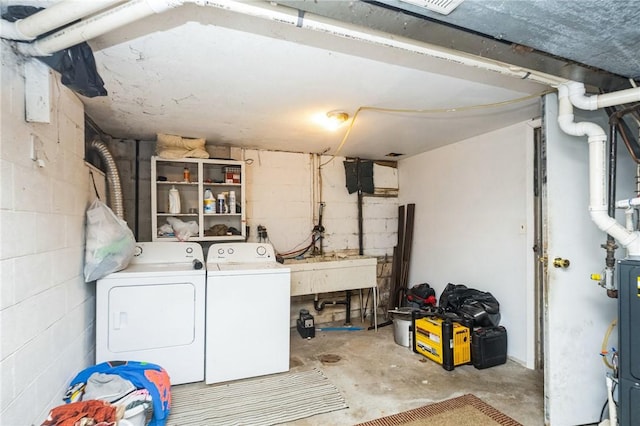 laundry area with laundry area and washing machine and clothes dryer