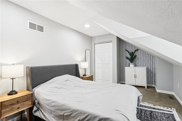 bedroom featuring recessed lighting, carpet, visible vents, and baseboards