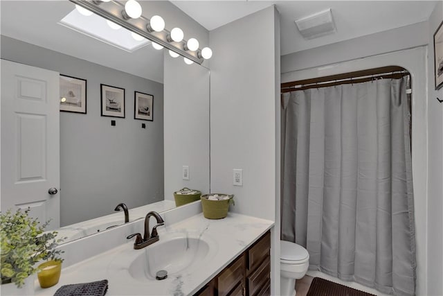 bathroom with visible vents, vanity, toilet, and a shower with curtain