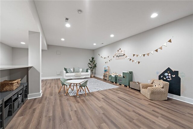 living room featuring recessed lighting, visible vents, and wood finished floors