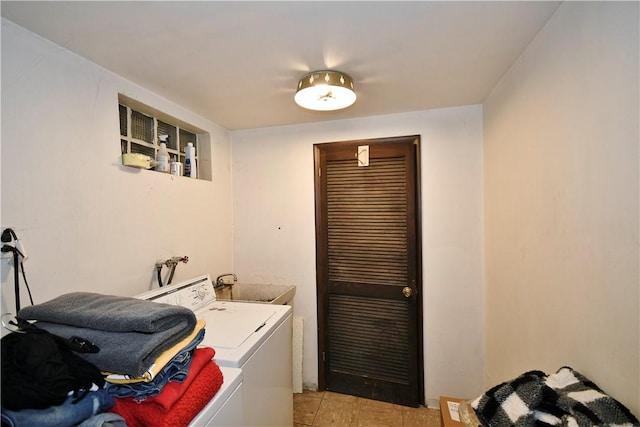 washroom featuring laundry area, a sink, and independent washer and dryer