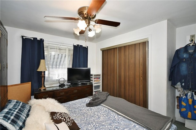 bedroom featuring a ceiling fan