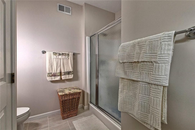 full bathroom with visible vents, toilet, a stall shower, baseboards, and tile patterned floors