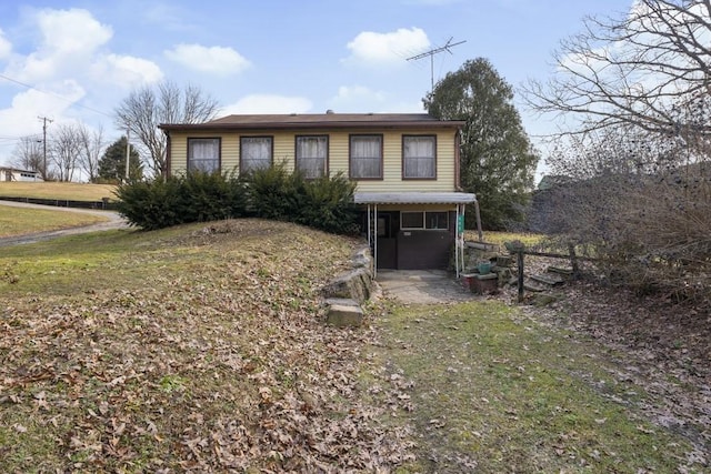 view of front of house with a patio and a front lawn