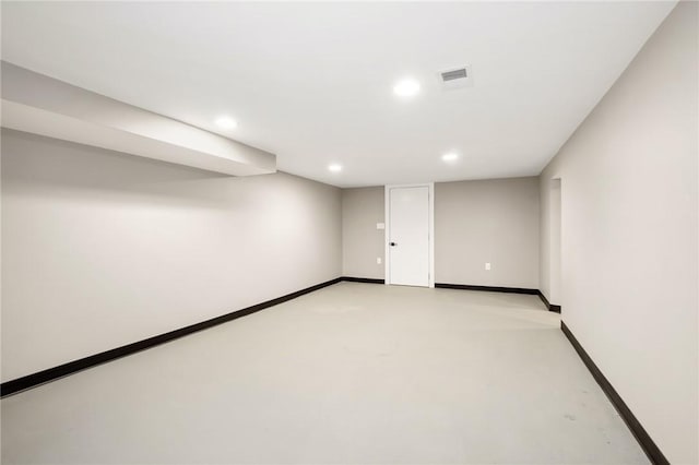 finished basement featuring baseboards, visible vents, and recessed lighting