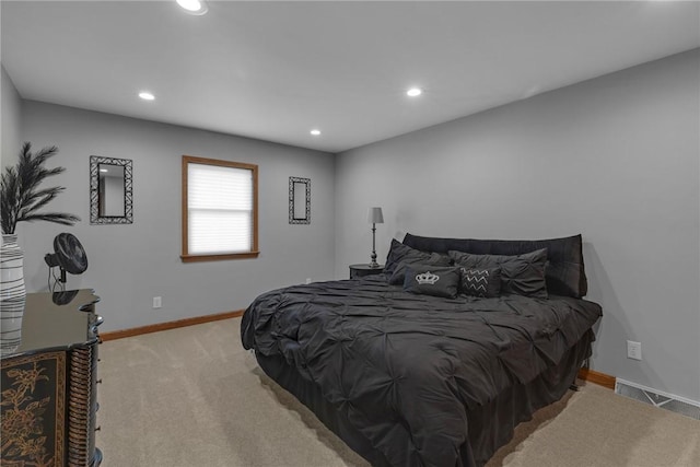 bedroom with carpet floors, baseboards, visible vents, and recessed lighting