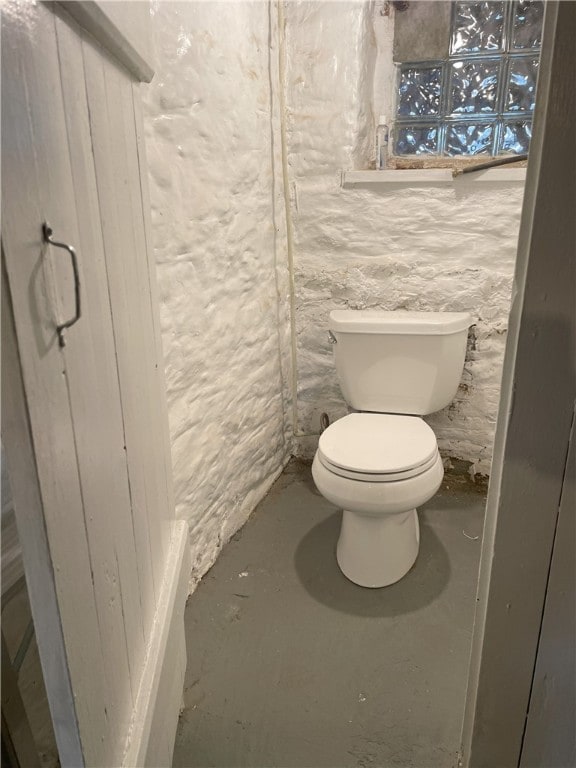 bathroom featuring toilet