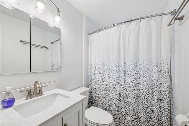 full bathroom with curtained shower, vanity, and toilet